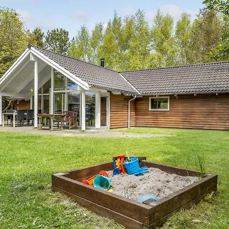 Awesome Home In Vaeggerlose With Kitchen Prázdninový dům Bøtø By