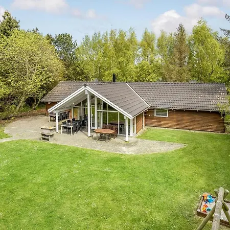 Awesome Home In Vaeggerlose With Kitchen * Bøtø By