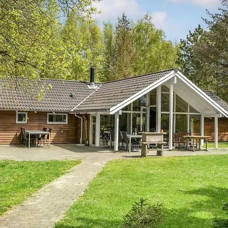 Krondyrstien Vaeggerlose I Bøtø By