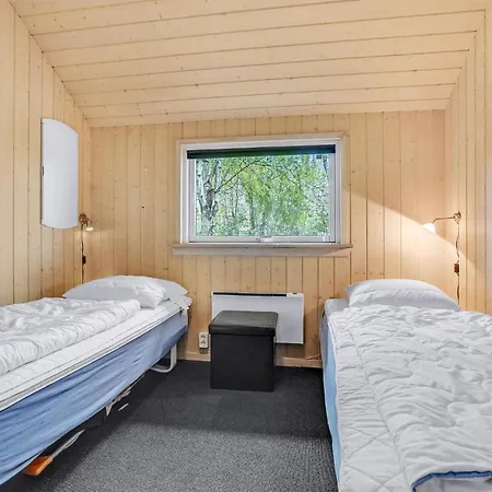 Awesome Home In Vaeggerlose With Kitchen * Bøtø By