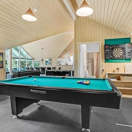 Awesome Home In Vaeggerlose With Kitchen Bøtø By