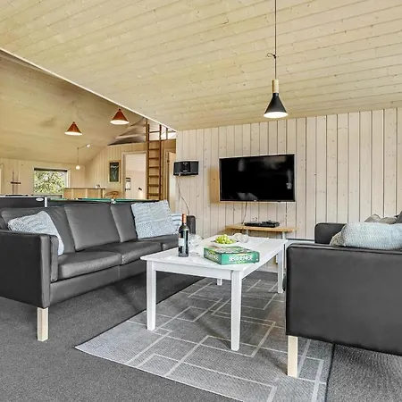 Awesome Home In Vaeggerlose With Kitchen Prázdninový dům *