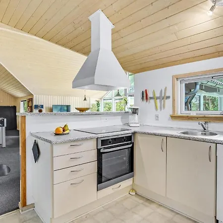 Awesome Home In Vaeggerlose With Kitchen Bøtø By